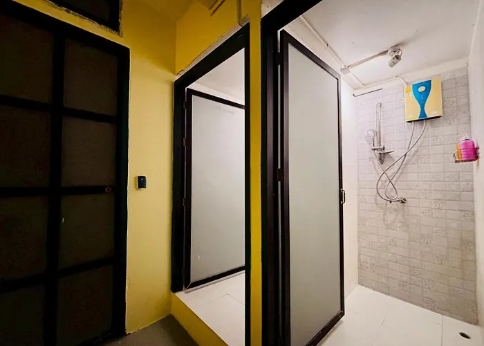 Sukhum Charoen Krung Tak-sin Bridge Hotel *