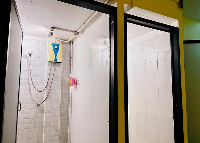 Sukhum Charoen Krung Tak-sin Bridge Hotel *