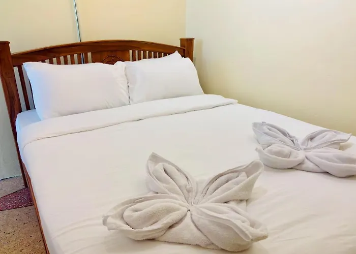 Hotel Sukhum Charoen Krung Tak-sin Bridge *