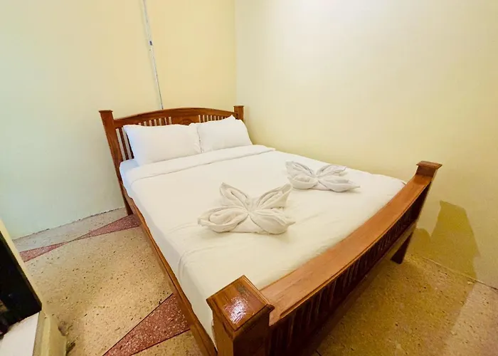 Sukhum Charoen Krung Tak-sin Bridge Hotel *
