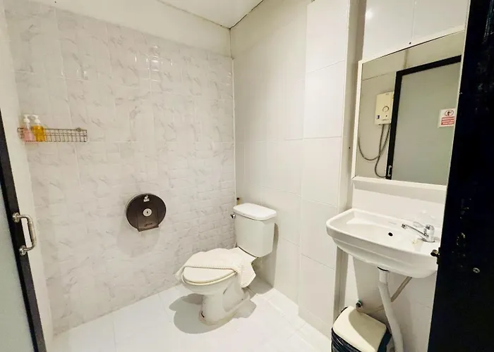 Sukhum Charoen Krung Tak-sin Bridge Hotel *