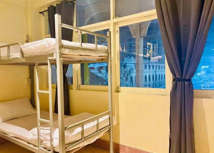 Sukhum Charoen Krung Tak-sin Bridge Hotel