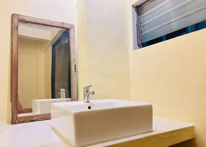 Sukhum Charoen Krung Tak-sin Bridge Hotel *